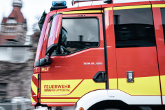 28-HLF20-01 vor Rathaus